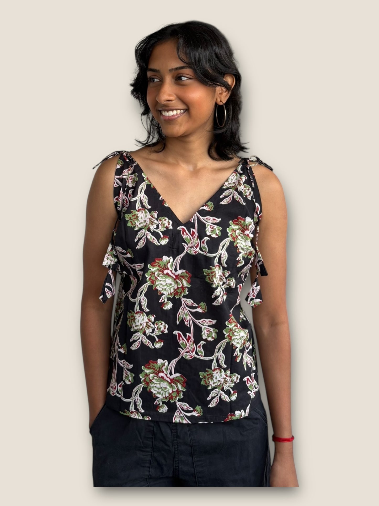 RETRO - Black tie-strap Top
