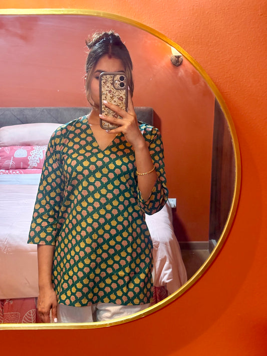 Green x Dual coloured Floral Cotton Short Top